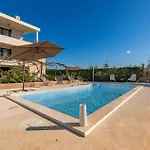 Дом отдыха 6 Bedroom Beautiful In