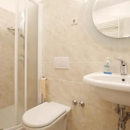 6 Bedroom Beautiful In * זאדאר