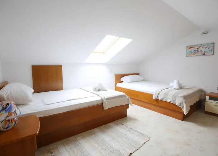 بيت للعطل 6 Bedroom Beautiful In *