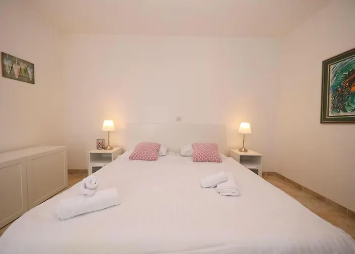 度假居 6 Bedroom Beautiful In 扎达尔