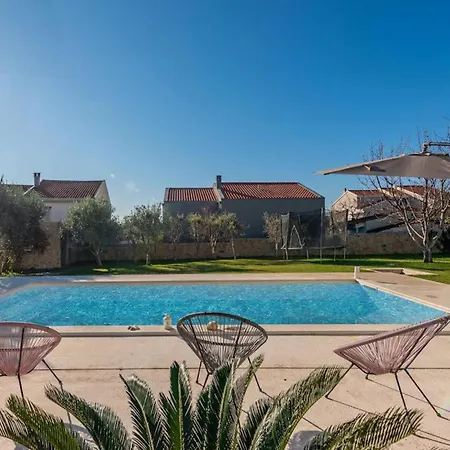 6 Bedroom Beautiful In Semesterbostad *