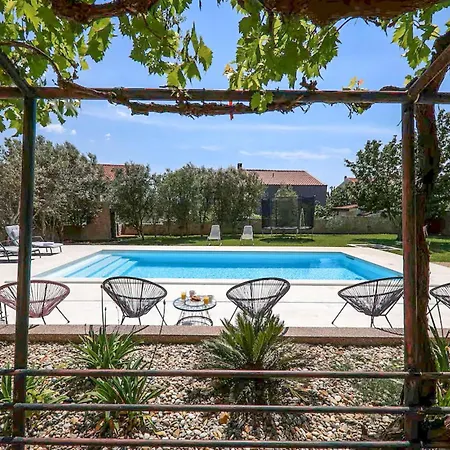 Semesterbostad 6 Bedroom Beautiful In Zadar