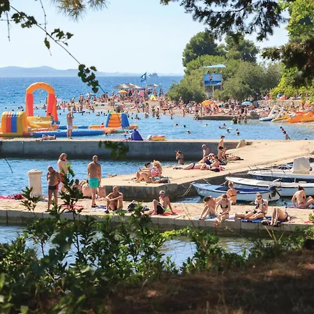 6 Bedroom Beautiful In Semesterbostad *