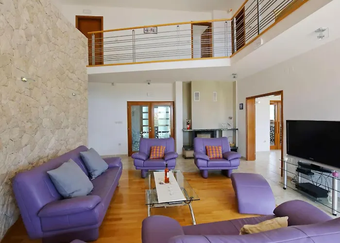 6 Bedroom Beautiful In