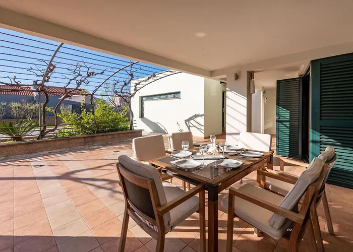 6 Bedroom Beautiful In