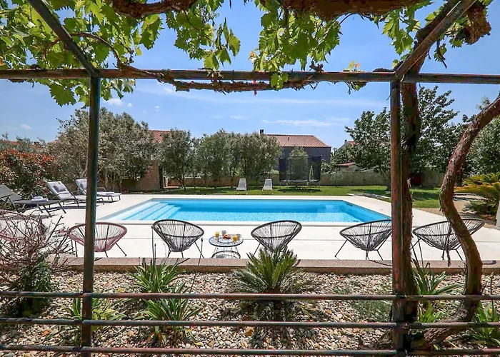 Semesterbostad 6 Bedroom Beautiful In Zadar