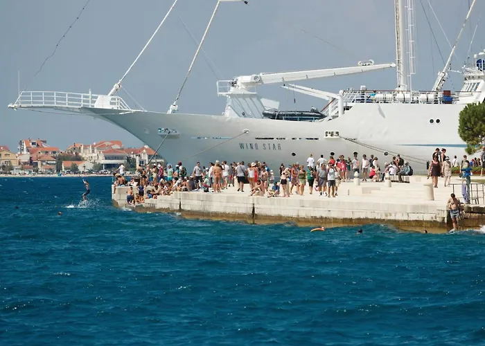 6 Bedroom Beautiful In Semesterbostad