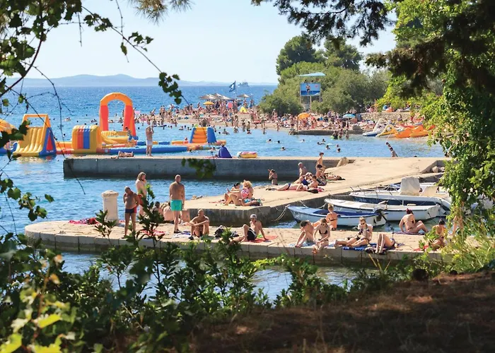 6 Bedroom Beautiful In Semesterbostad *