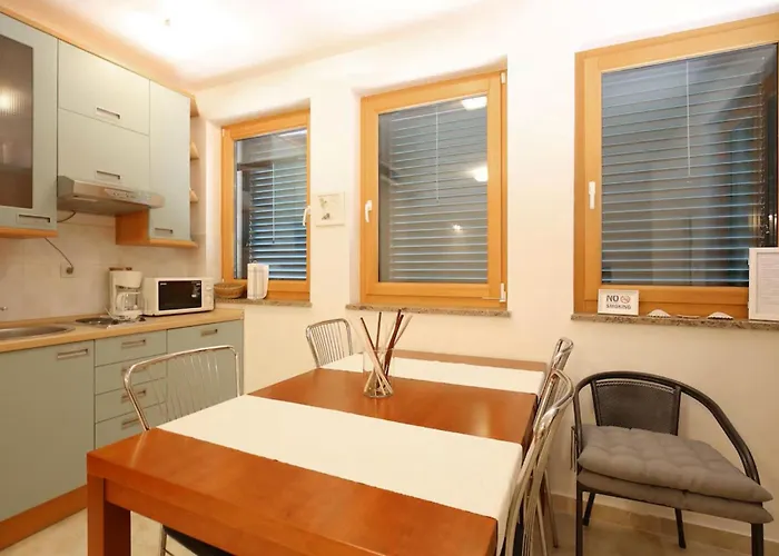 6 Bedroom Beautiful In